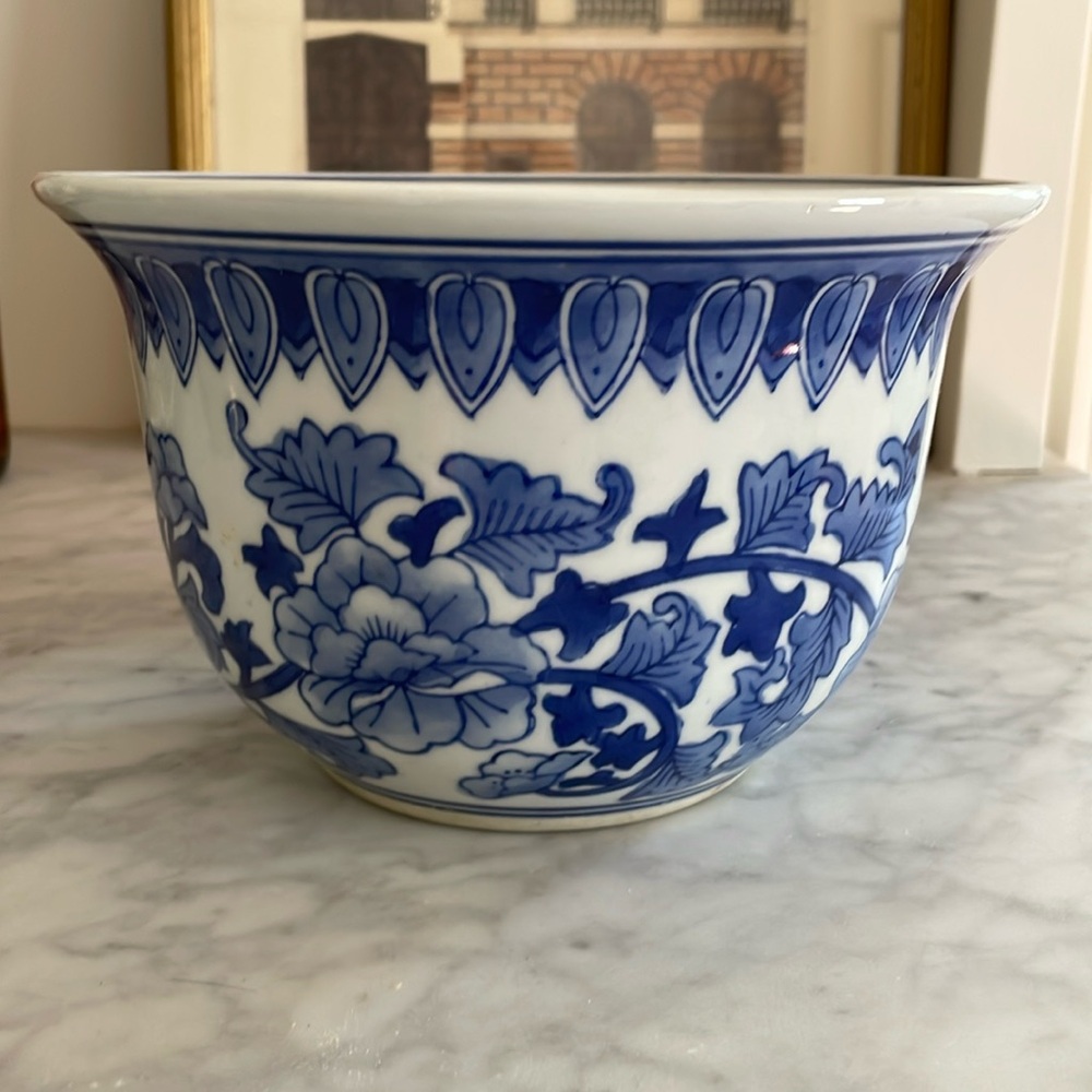 Vintage Chinoiserie floral cache pot planter